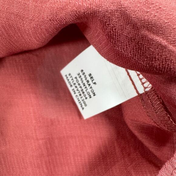 Vine & Love Collared Button Front Blouse Top Women's Large Rose Sleeveless New - Picture 10 of 10